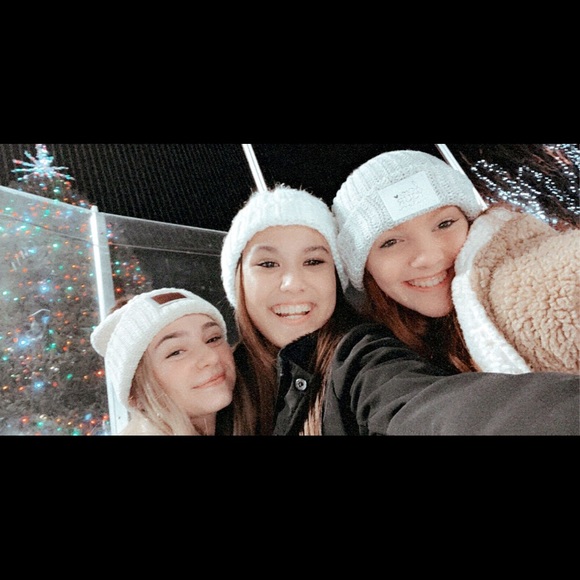 Meet your Posher, Arielle - Picture 1 of 1